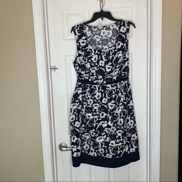 Motherhood Maternity Navy Blue & White Flower Maternity Dress Size Extra Large - Picture 1 of 9